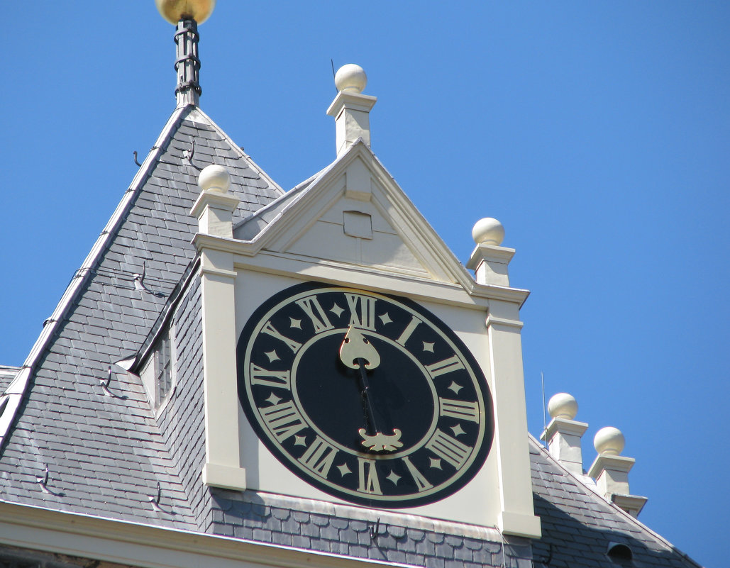 Часы на ратуше в Делфте - Grey Bishop