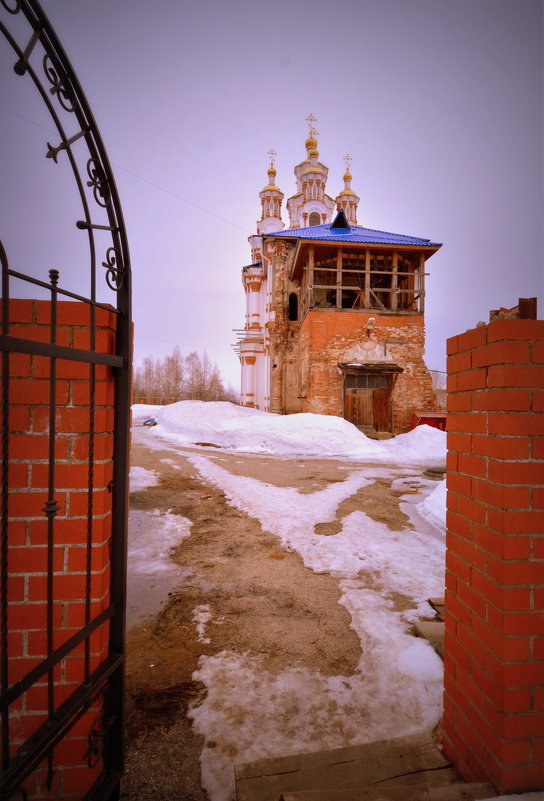 Храм Иоанна Богослова в Карпинске. - Лариса Красноперова