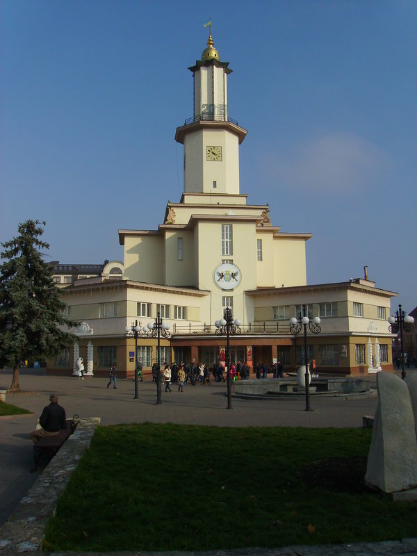 Городская   ратуша   Ивано - Франковска - Андрей  Васильевич Коляскин