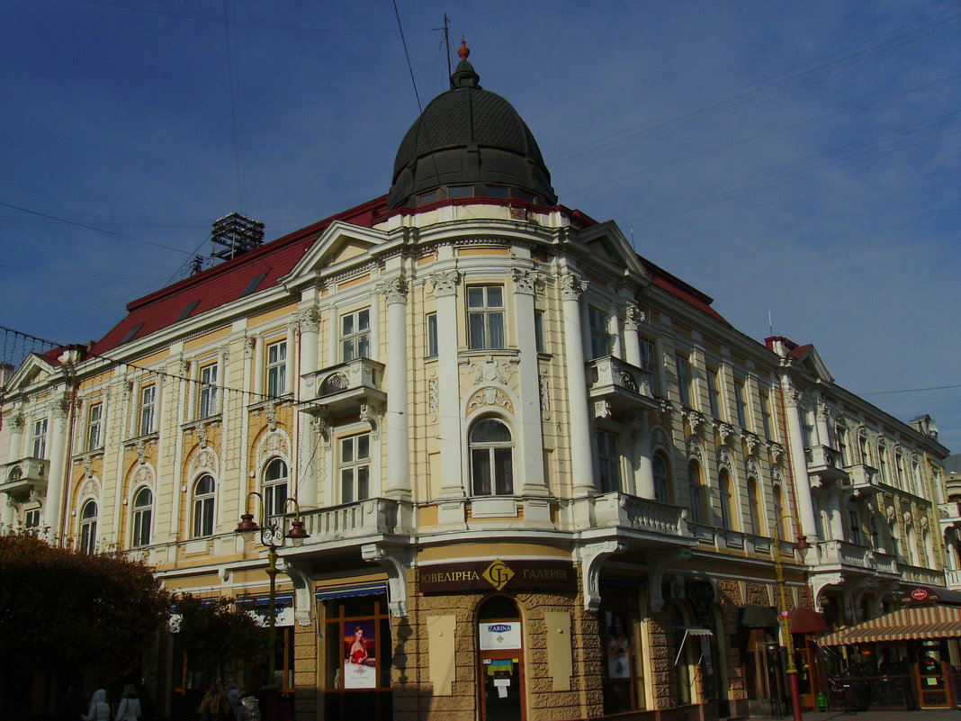 Административное   здание   в    Ивано - Франковске - Андрей  Васильевич Коляскин