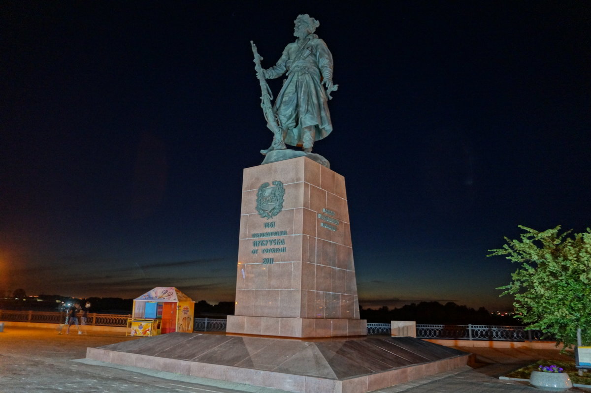 Памятник первопроходцам - Юрий Николаев