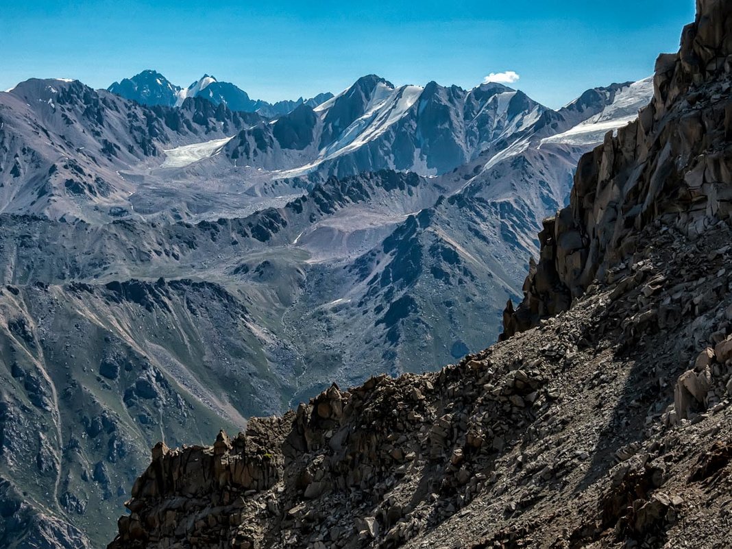 * - Владимир Амангалиев