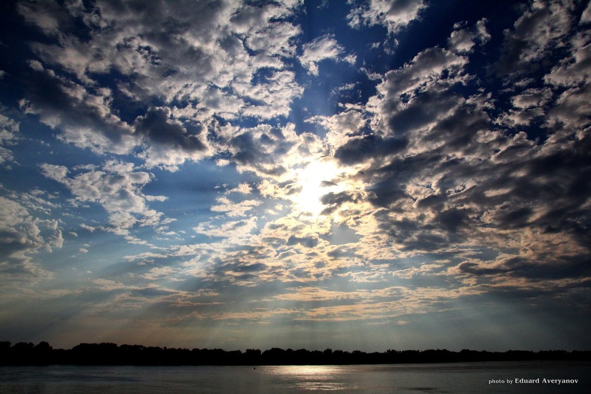 Небо над рекой Днепр - Эдуард Аверьянов