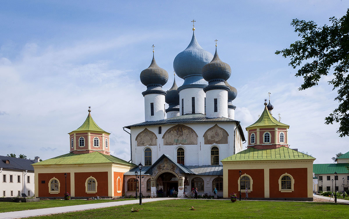 Успенский мужской монастырь Тихвин