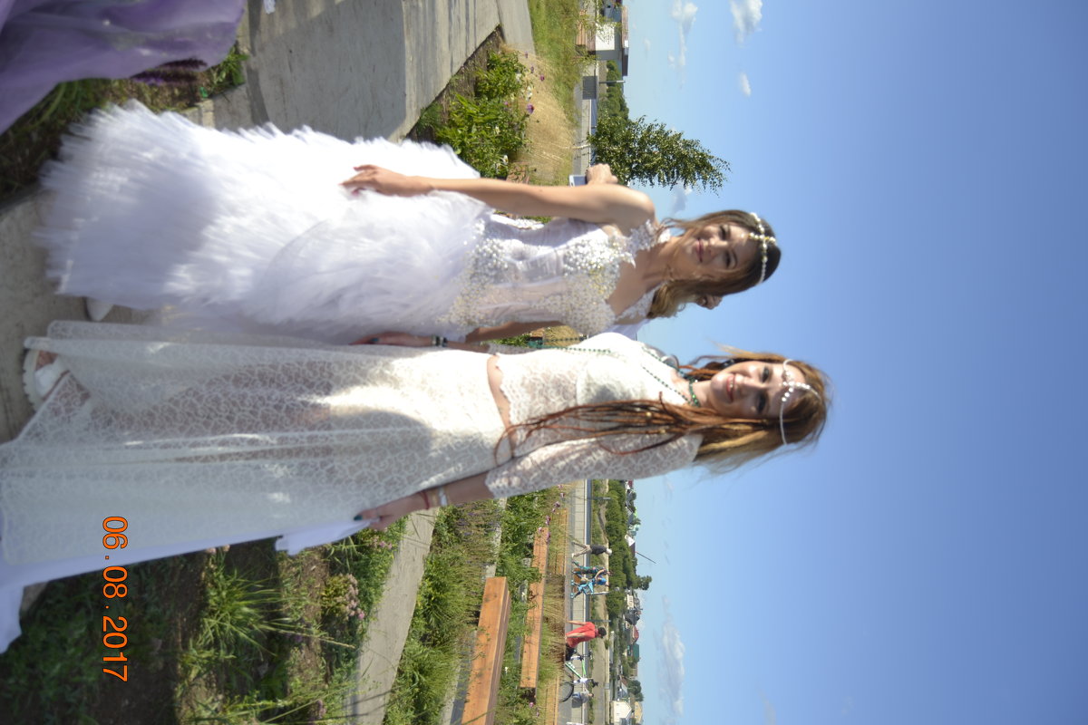 Две невесты с парада Невест - Батыргул (Батыр) Шерниязов