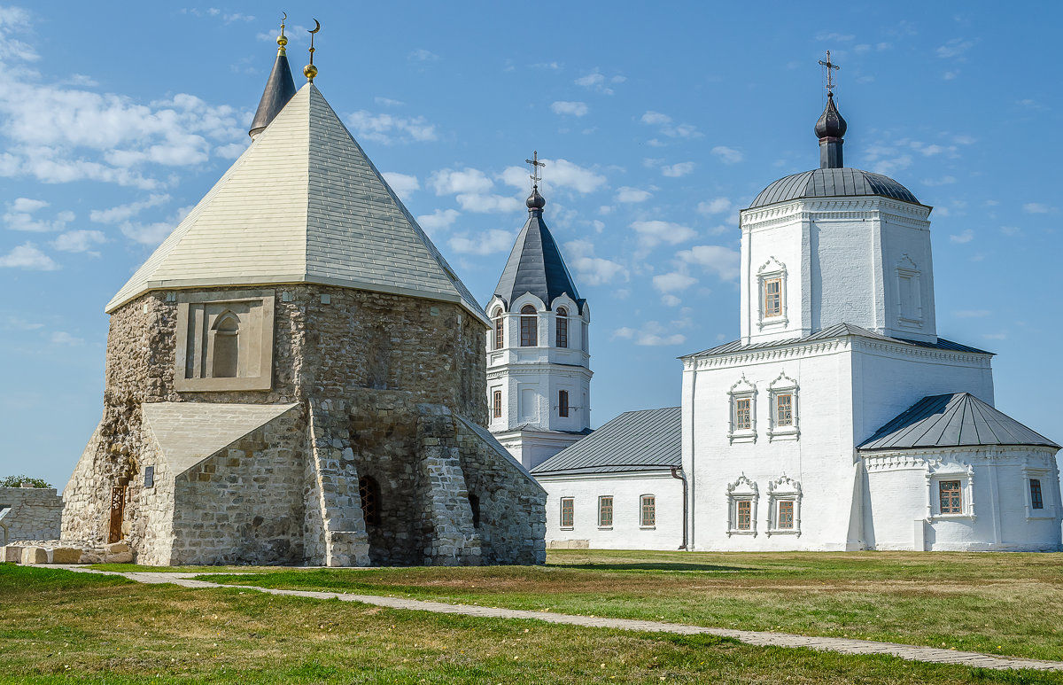 Мавзолей и церковь Успения. Соседство религий - Андрей Щетинин