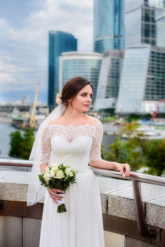 невеста на фоне города - Наталья 