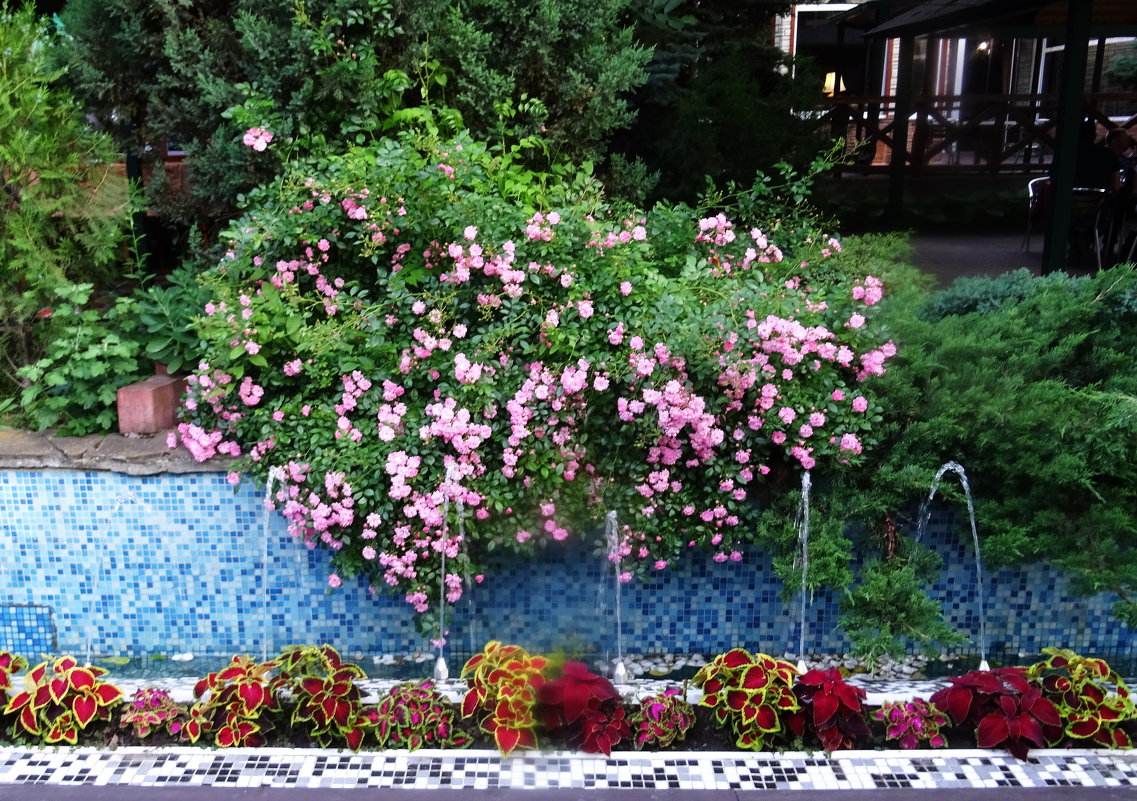Цветочный интерьер в летнем ресторане "Фруктовый сад" - татьяна 