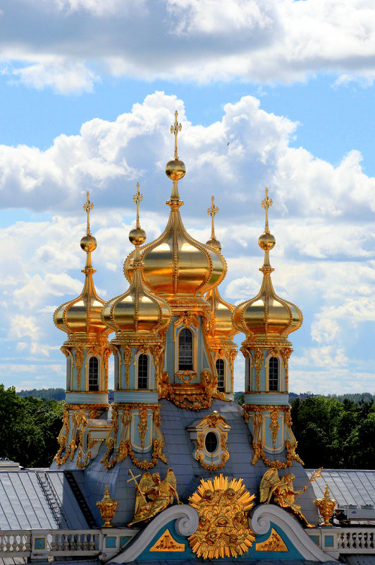 Петергоф Церковь с золотыми куполами