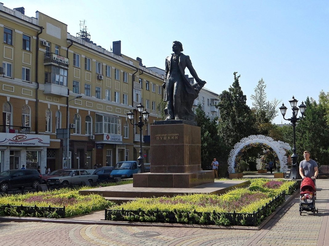 В 1959 году на улице Пушкинской был установлен памятник Пушкину - Татьяна Смоляниченко