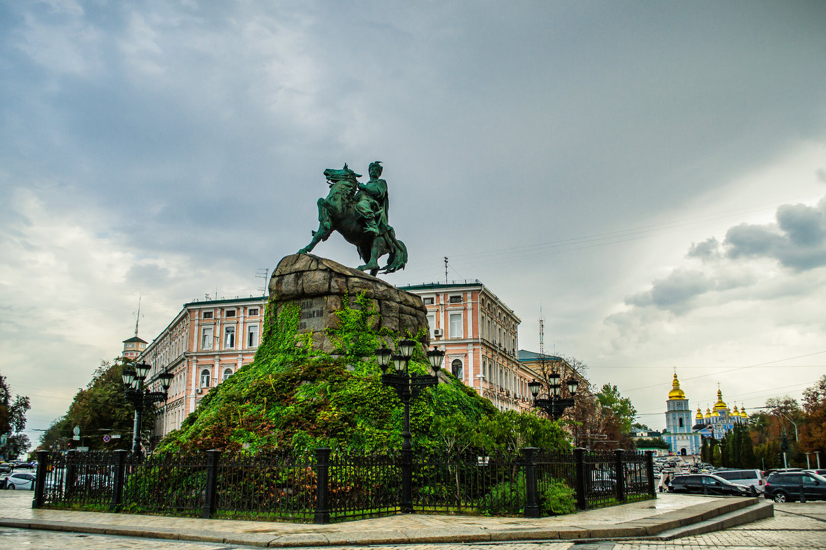 Памятник Богдану Хмельницкому на Софиевской площади в Киеве - Наталья Лысенко