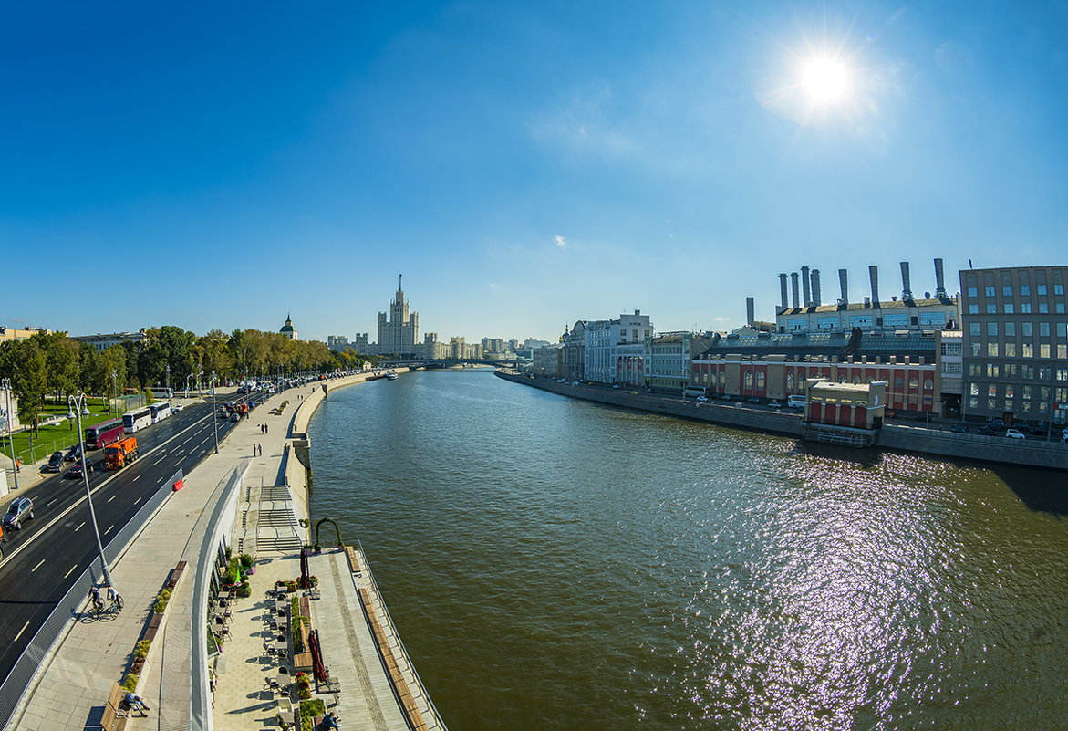 Москва, вид на Кремлёвскую набережную со смотровой площадки парка "Зарядье" - Игорь Герман