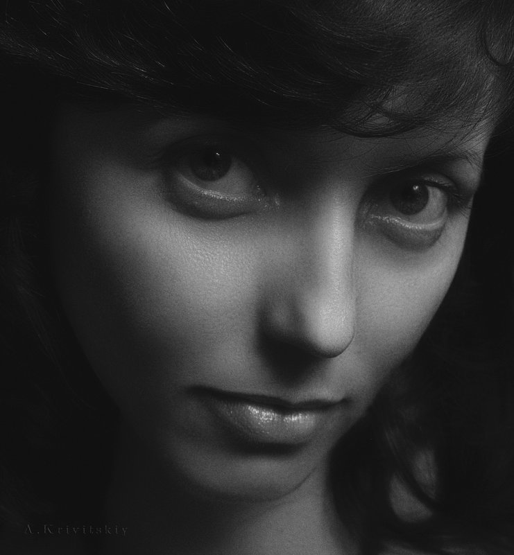 Portrait of a pretty girl in a small studio . Портрет симпатичной девушки в маленькой студии. - krivitskiy Кривицкий