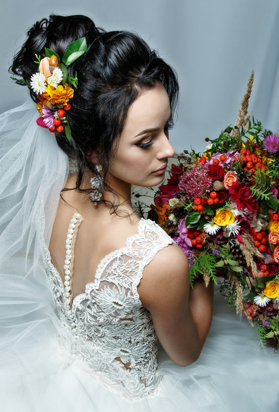 Алина-портрет невесты с букетом - Вячеслав Шах-Гусейнов