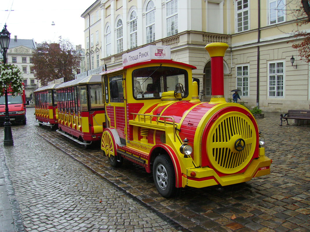 Экскурсионный   поезд   в   Львове - Андрей  Васильевич Коляскин