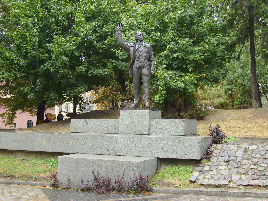 Памятник   Вячеславу   Чорноволу  в   Львове - Андрей  Васильевич Коляскин