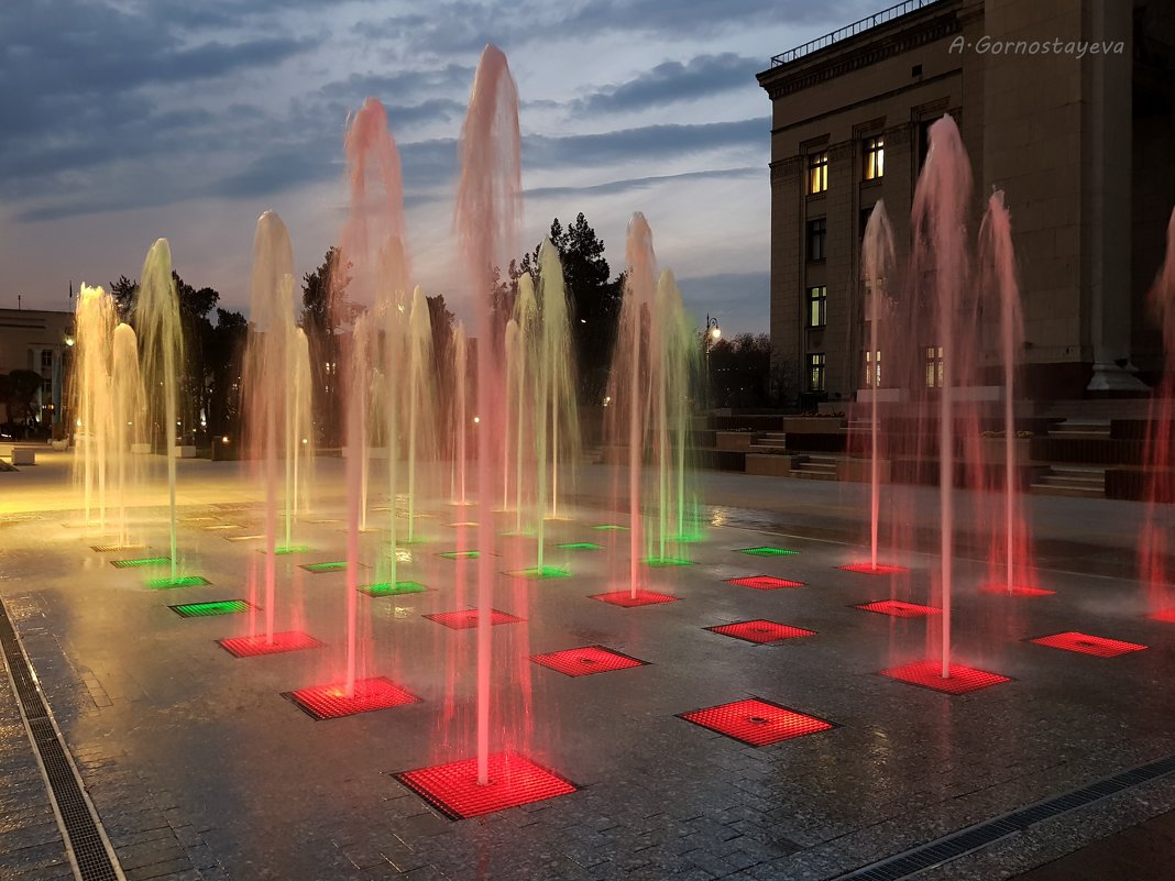 Алма-Ата, сухие фонтаны на площади Астана. - Anna Gornostayeva
