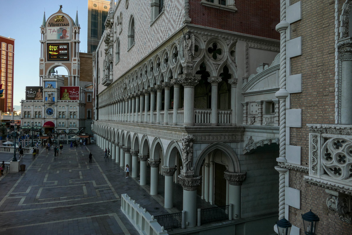 От моста Риальто проходим внутрь отеля Венеция (Лас Вегас) - Юрий Поляков