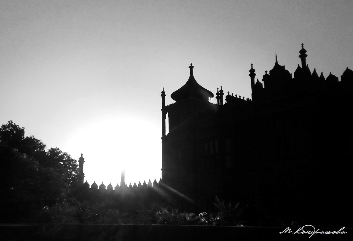 Восход солнца на Воронцовским дворцом - Мария Кондрашова