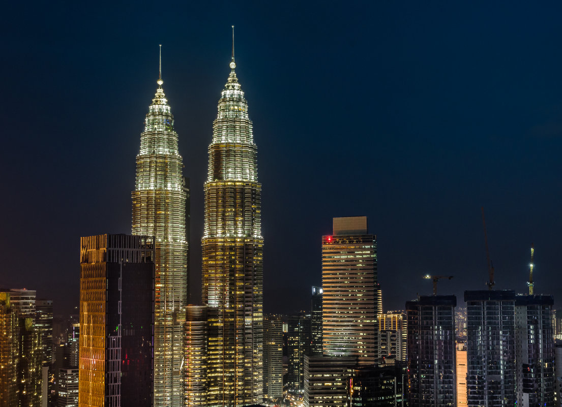 Башни Петронас (Petronas Twin Towers), Куала-Лумпур, Малайзия. - Edward J.Berelet