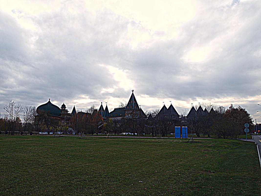 Начало ноября. Вид на дворец Алексея Михайловича в Коломенском. - Владимир Драгунский
