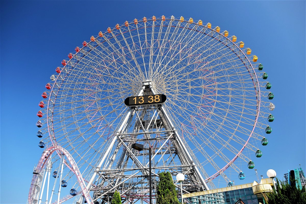 Cosmo Clock 21 Yokohama Japan - wea *