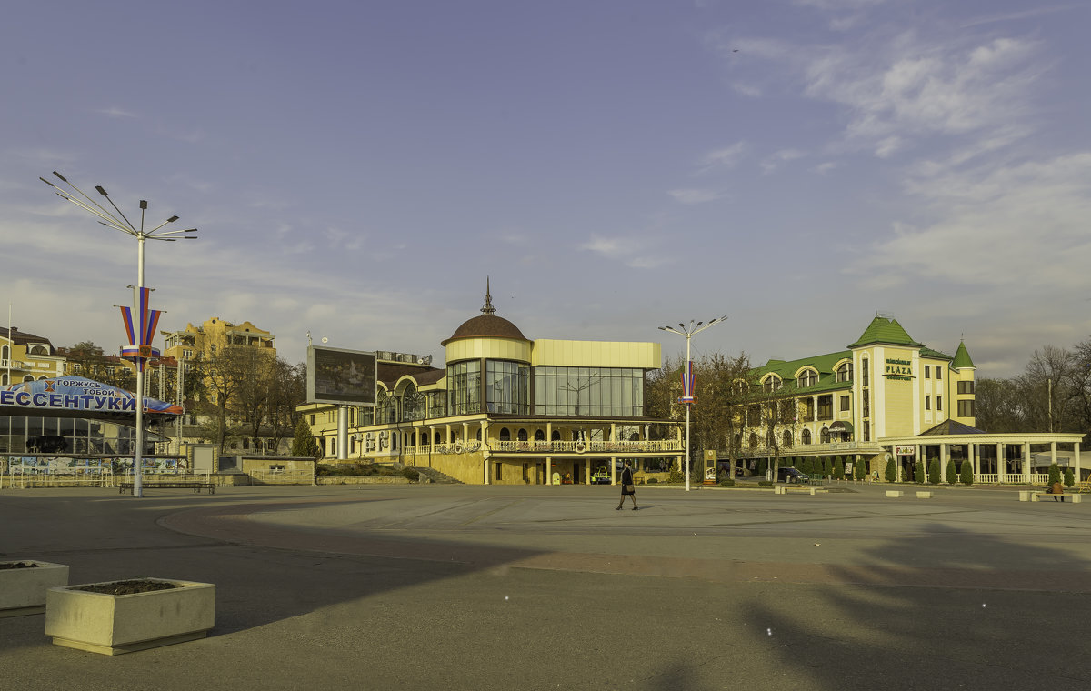 Главная площадь города - Александра 