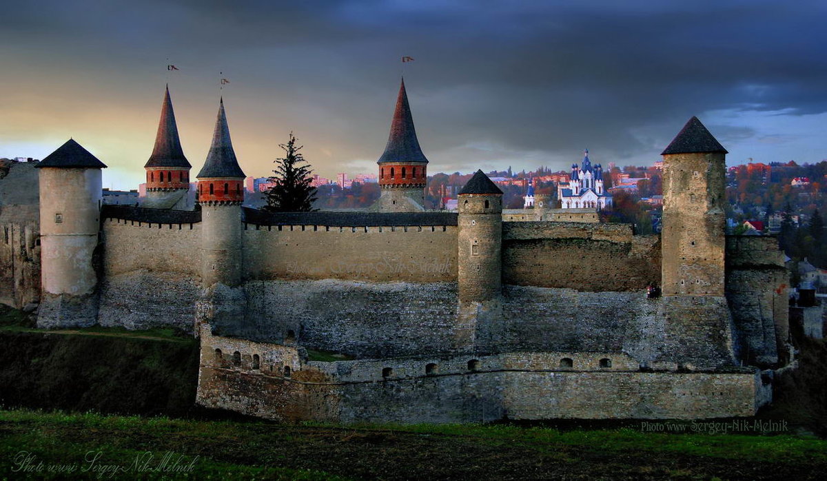 Старый замок Каменец-Подольской крепости в Украине - Sergey-Nik-Melnik Fotosfera-Minsk