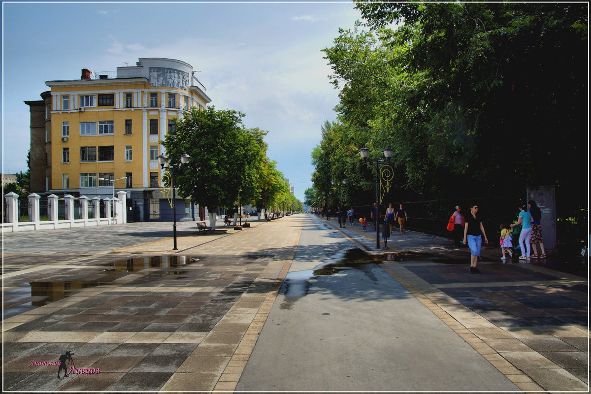 Улица Волжская в новом формате (теперь пешеходная зона). - Anatol L
