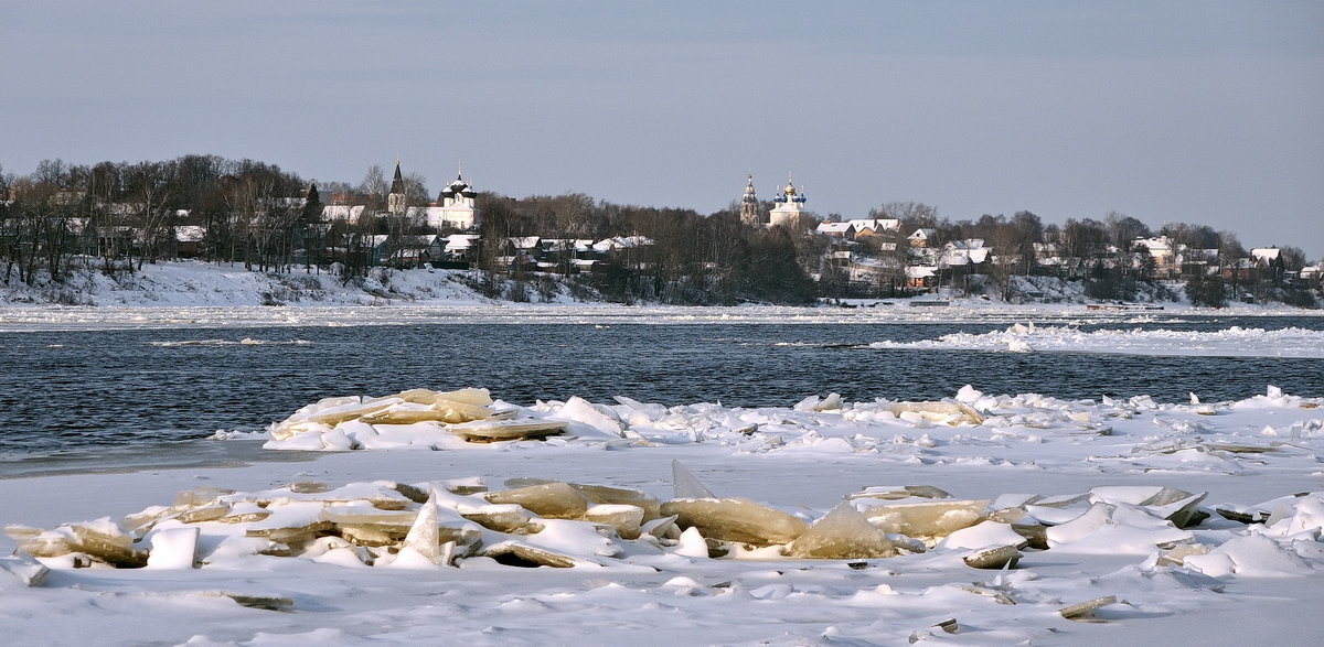 Замерзающая река, вчера на Волге, Ярославль - Николай Белавин