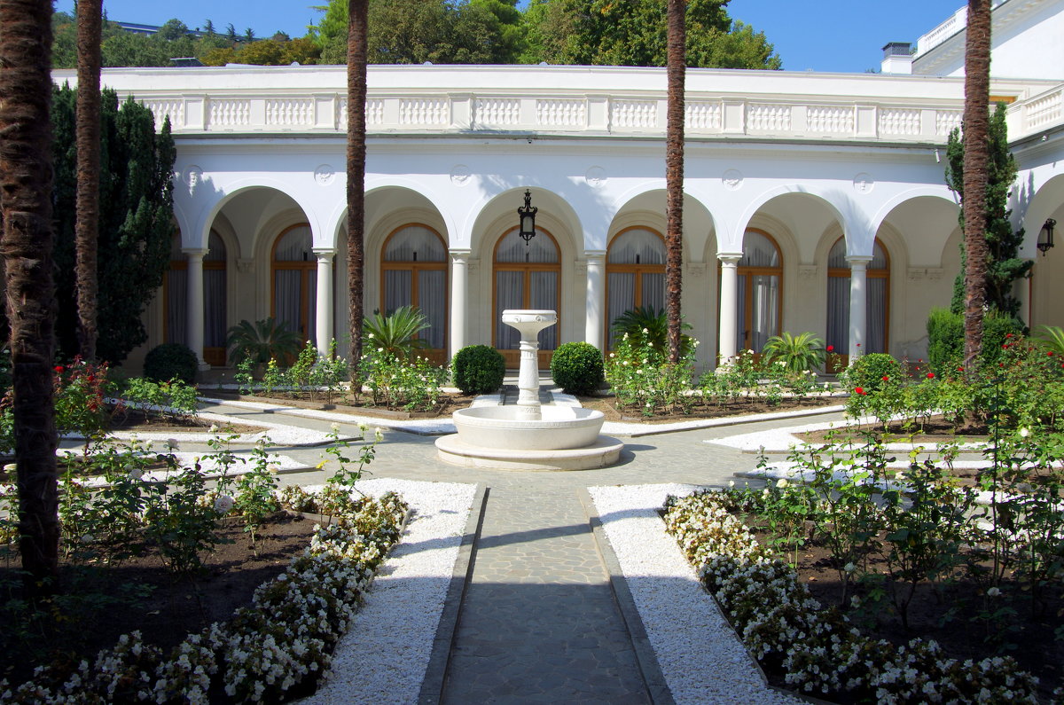 Внутренний итальянский дворик Ливадийского дворца - Валерий Новиков