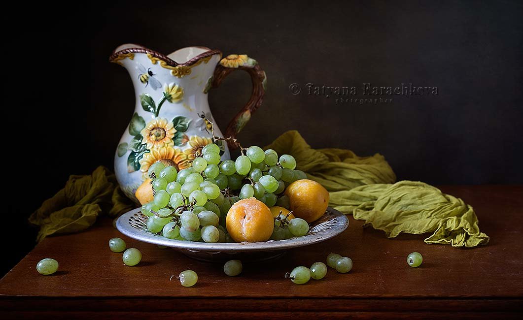 Зеленый виноград и три желтые сливы - Татьяна Карачкова