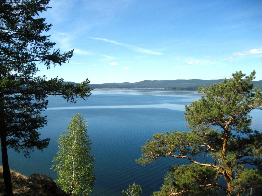 вид с пригорка на озеро Тургояк - Татьяна Котельникова