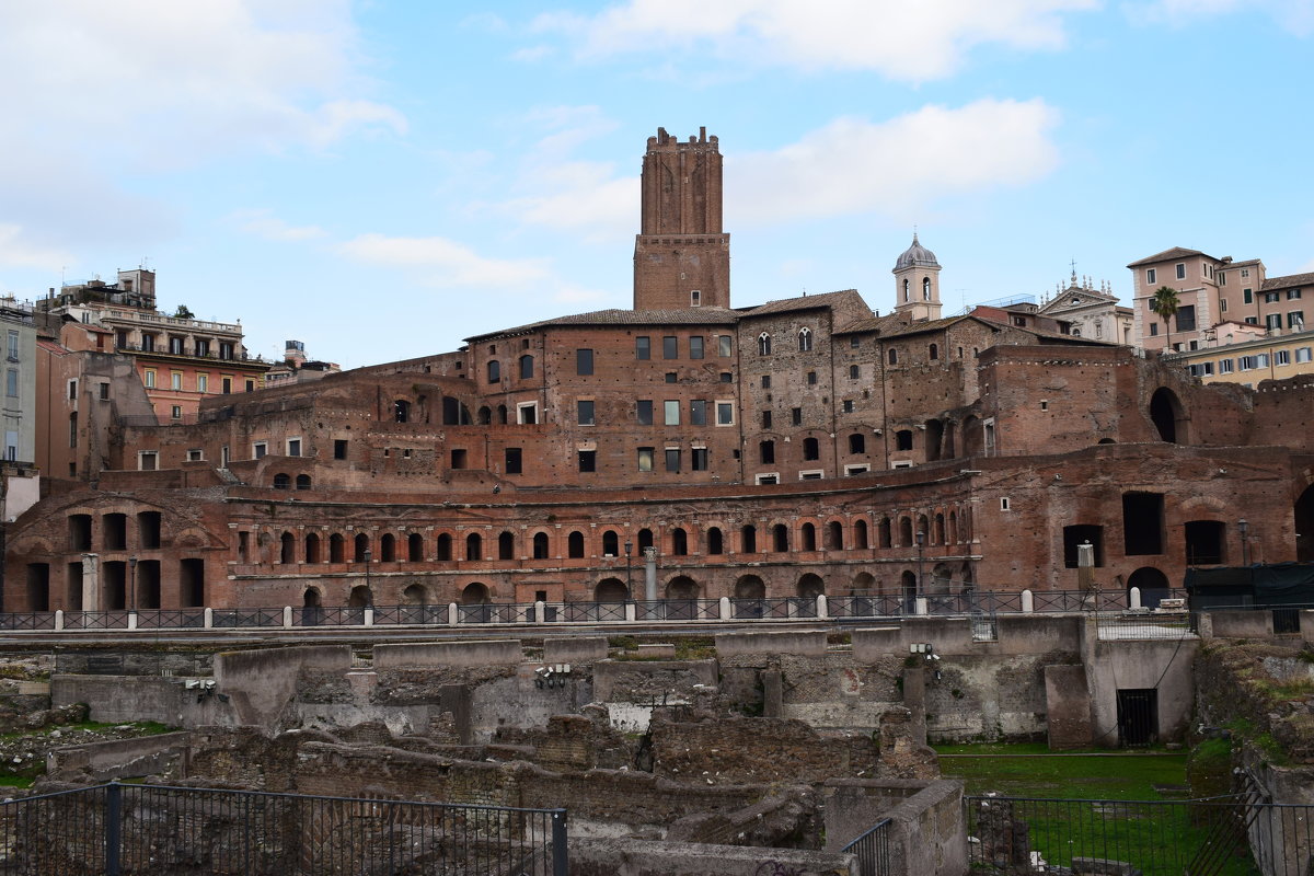 памятник, древний как сам Вечный город, – это Римский форум . - Galina Leskova