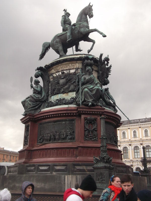 Памятник императору - Svetlana Lyaxovich