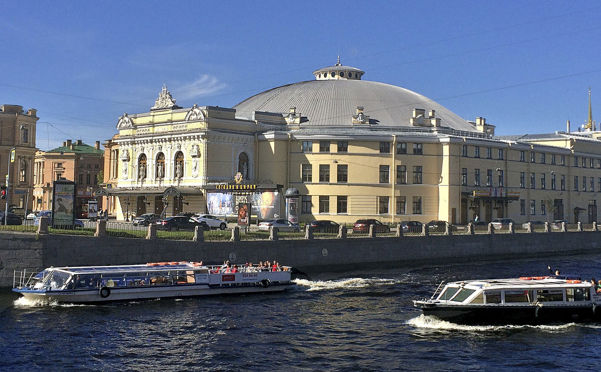 Вид с моста через Фонтанку на цирк в Петербурге - Наталья 