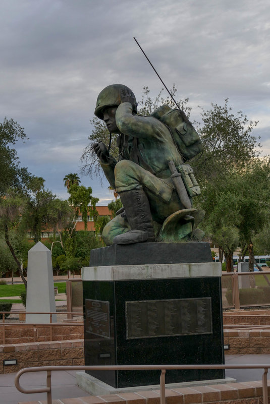 Памятник героям войны индейцам-радистам (г.Феникс, Аризона, США) - Юрий Поляков