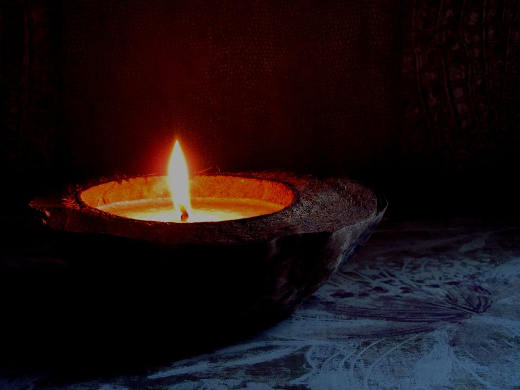 Огонь свечи - Лидия Суюрова