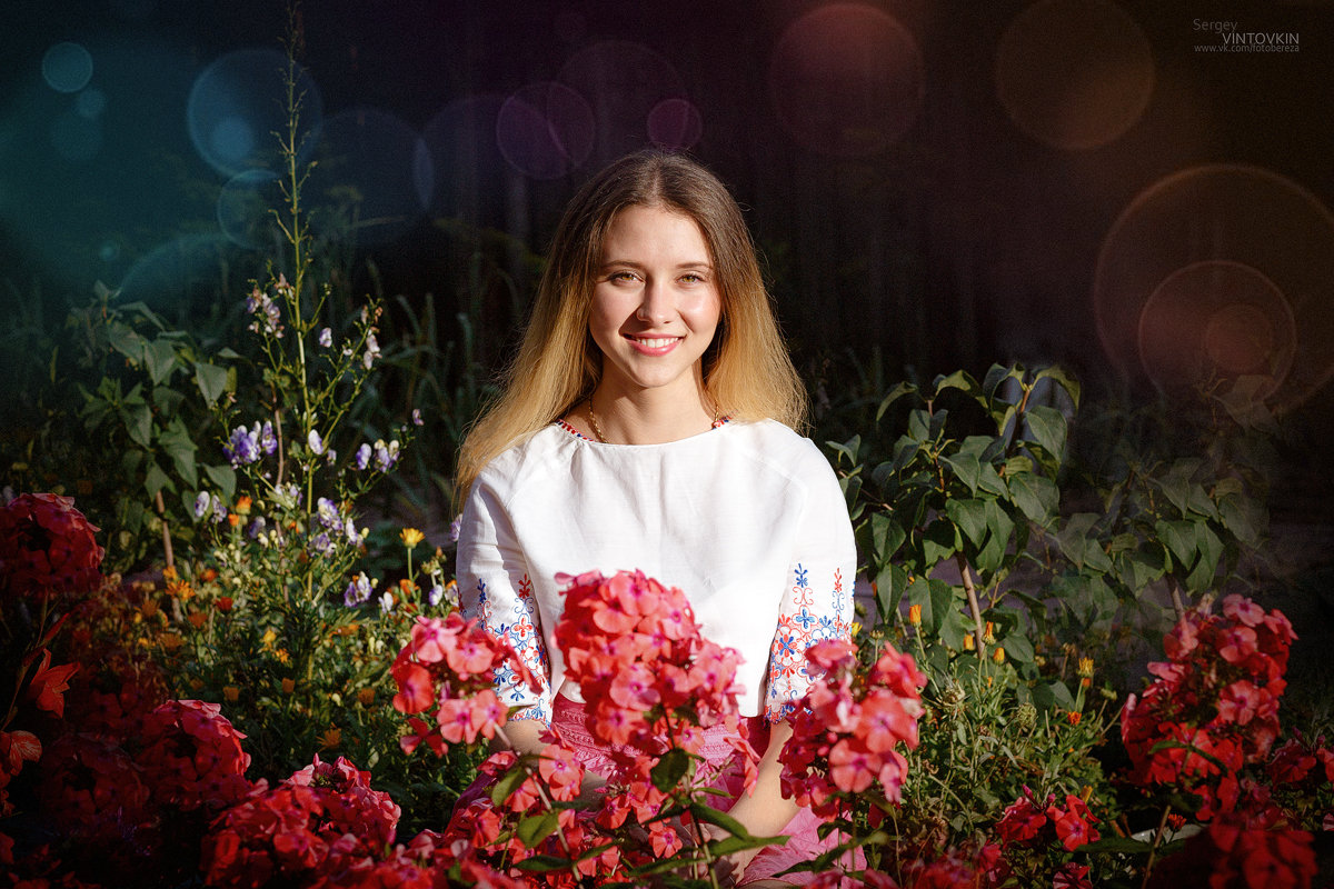 Девушка в цветах - Сергей Винтовкин