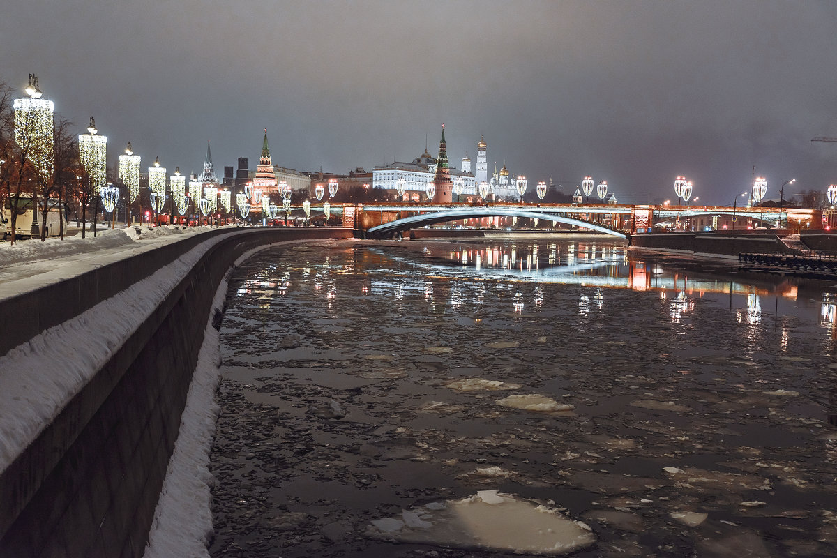 Москва. - Анатолий Сидоренков