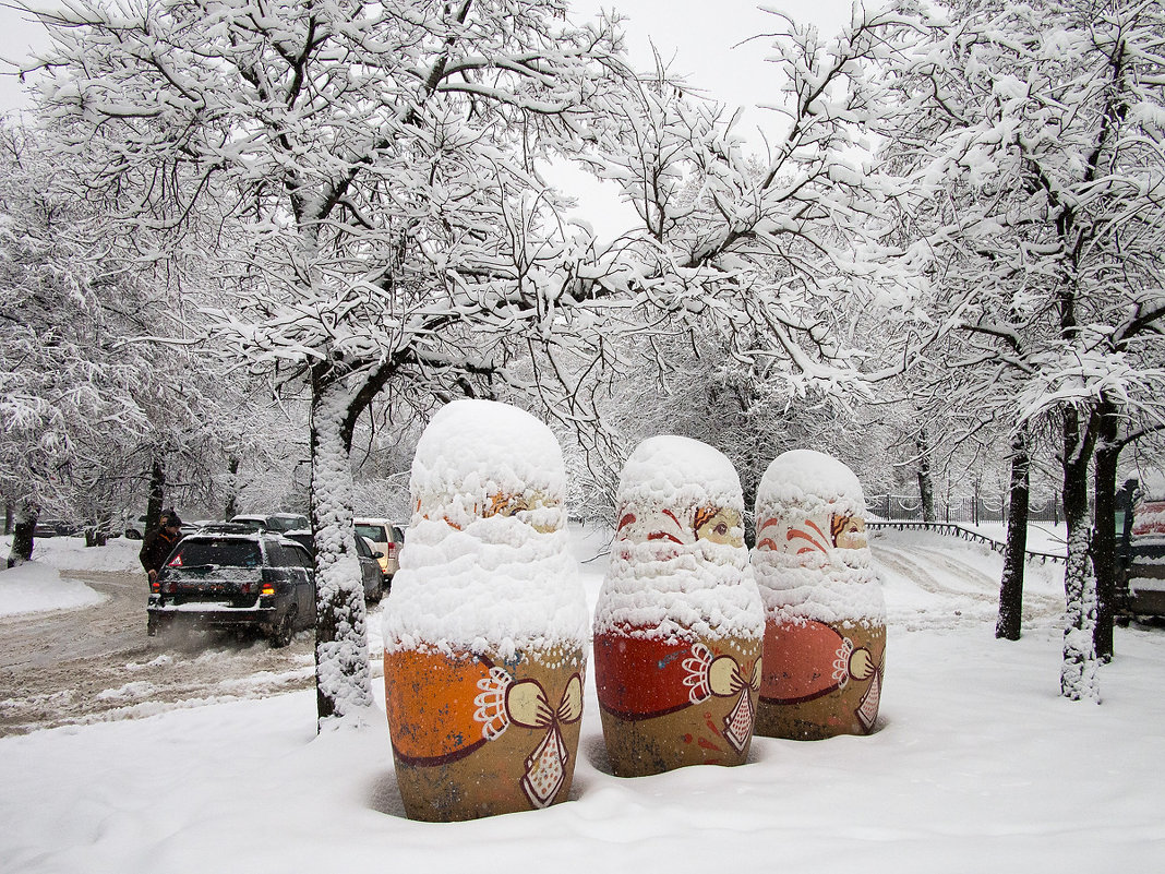 Три девицы в снежных шалях - Руслан Гончар