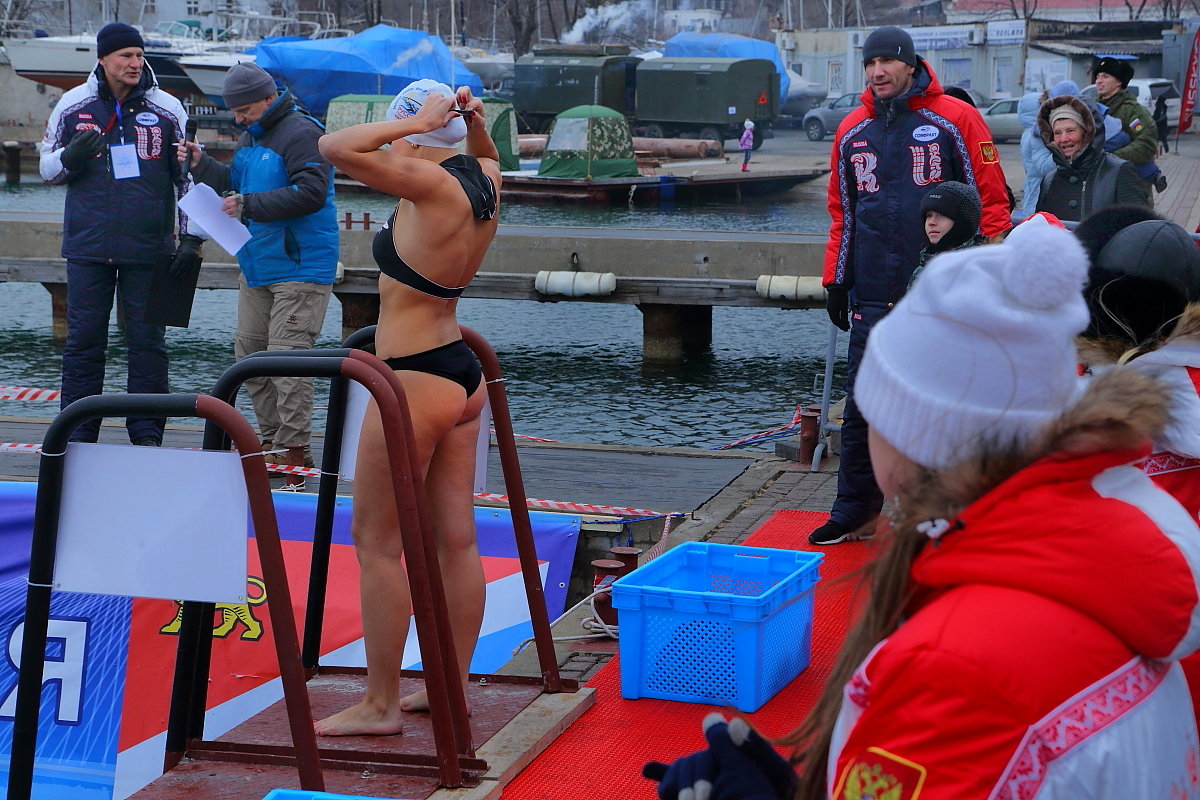 На соревнованиях по зимнему плаванию - Абрис 