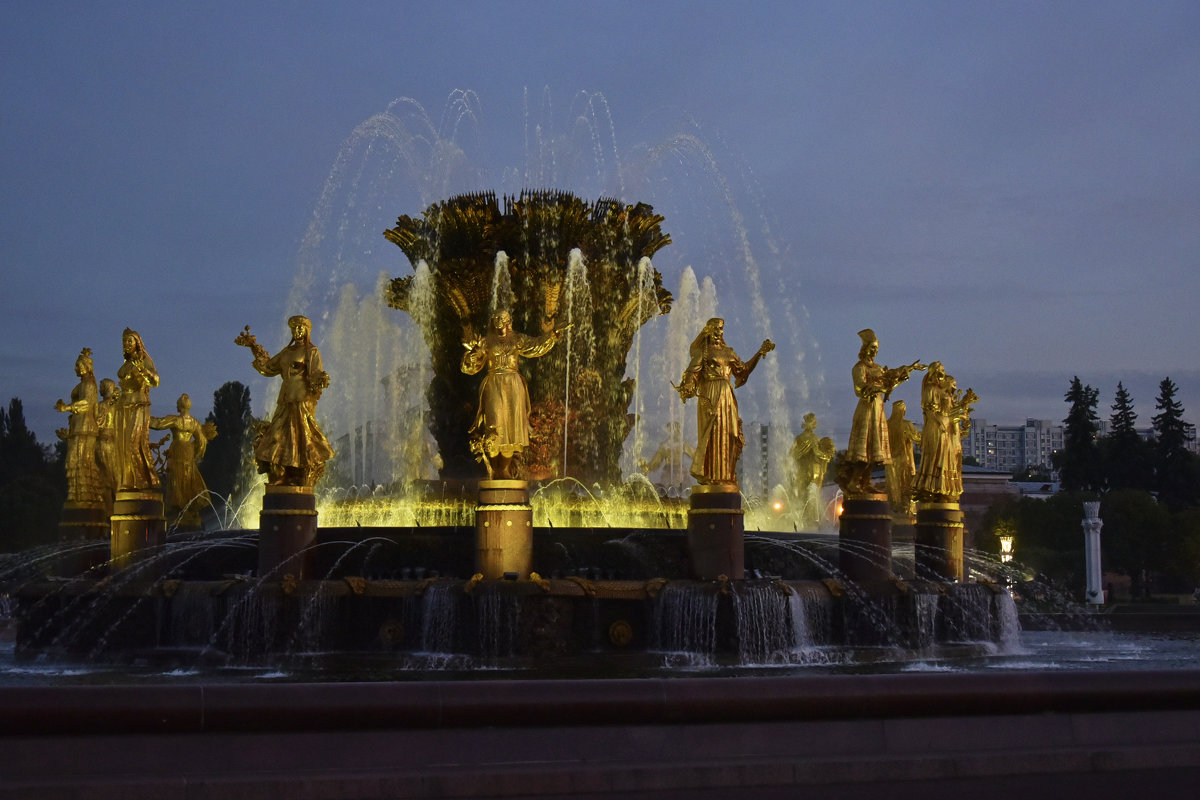 Ночной фонтан. Fountain at night. - Юрий Воронов
