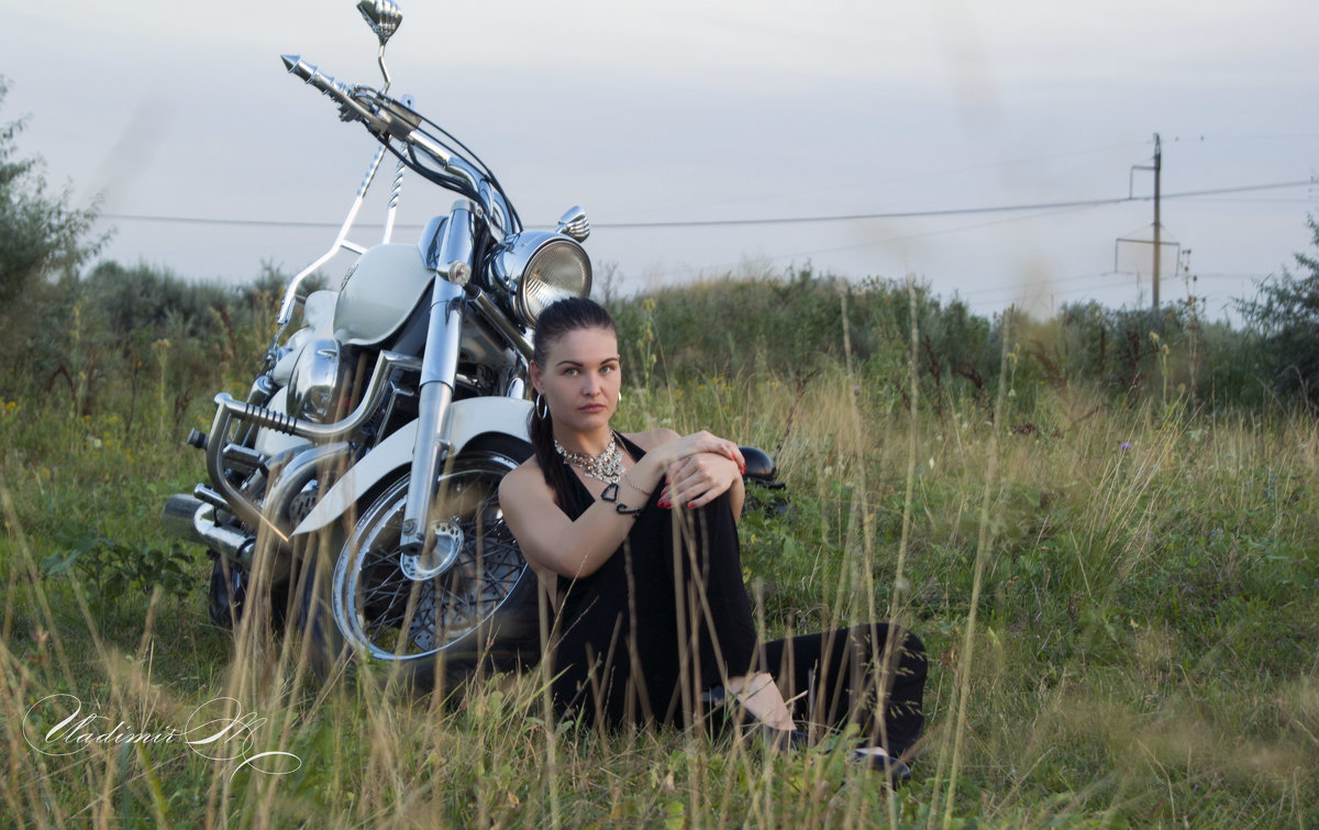 Девушка на мотоцикле - Влад М