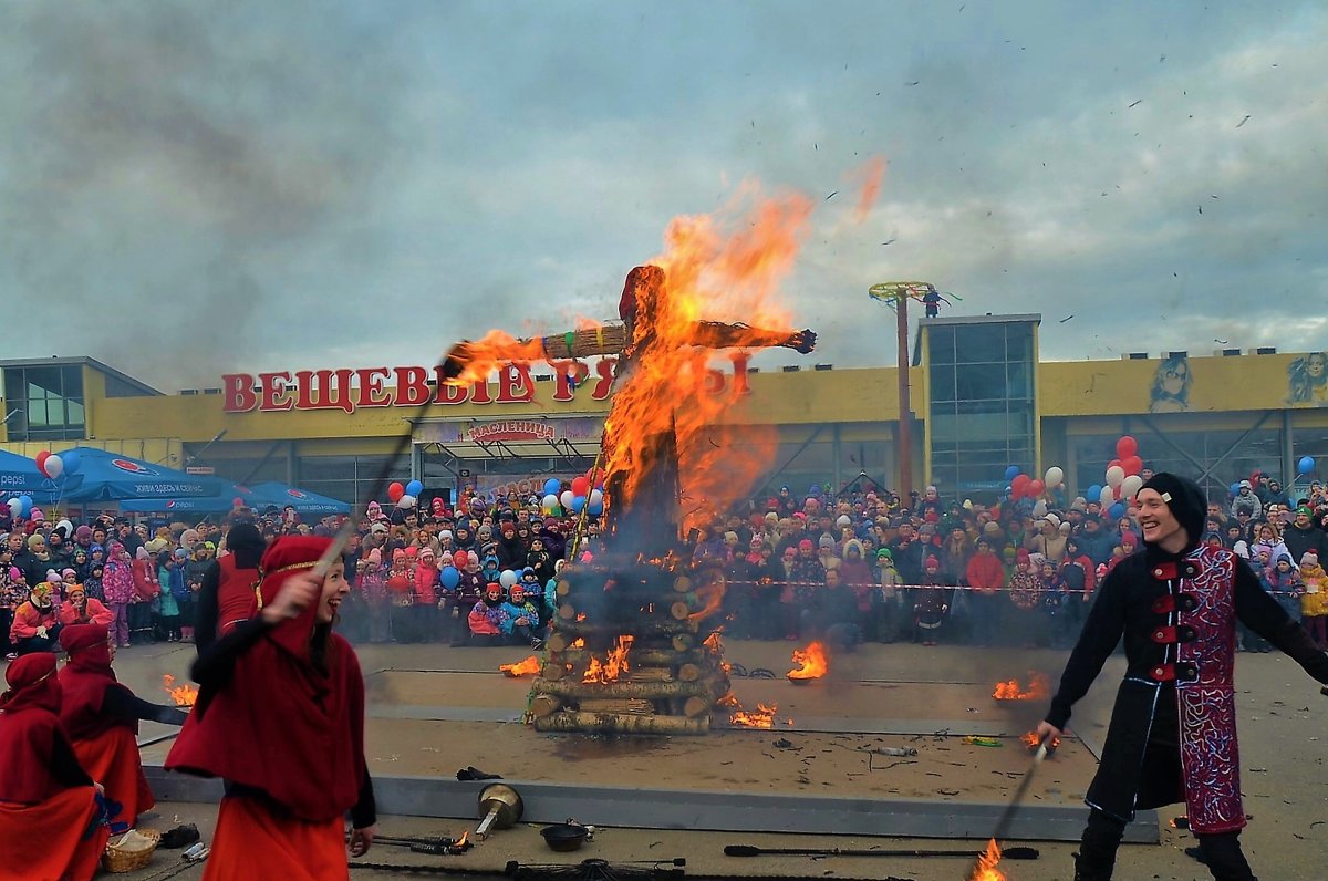 Сожжение Масленицы на ярмарке Юнона... - Sergey Gordoff