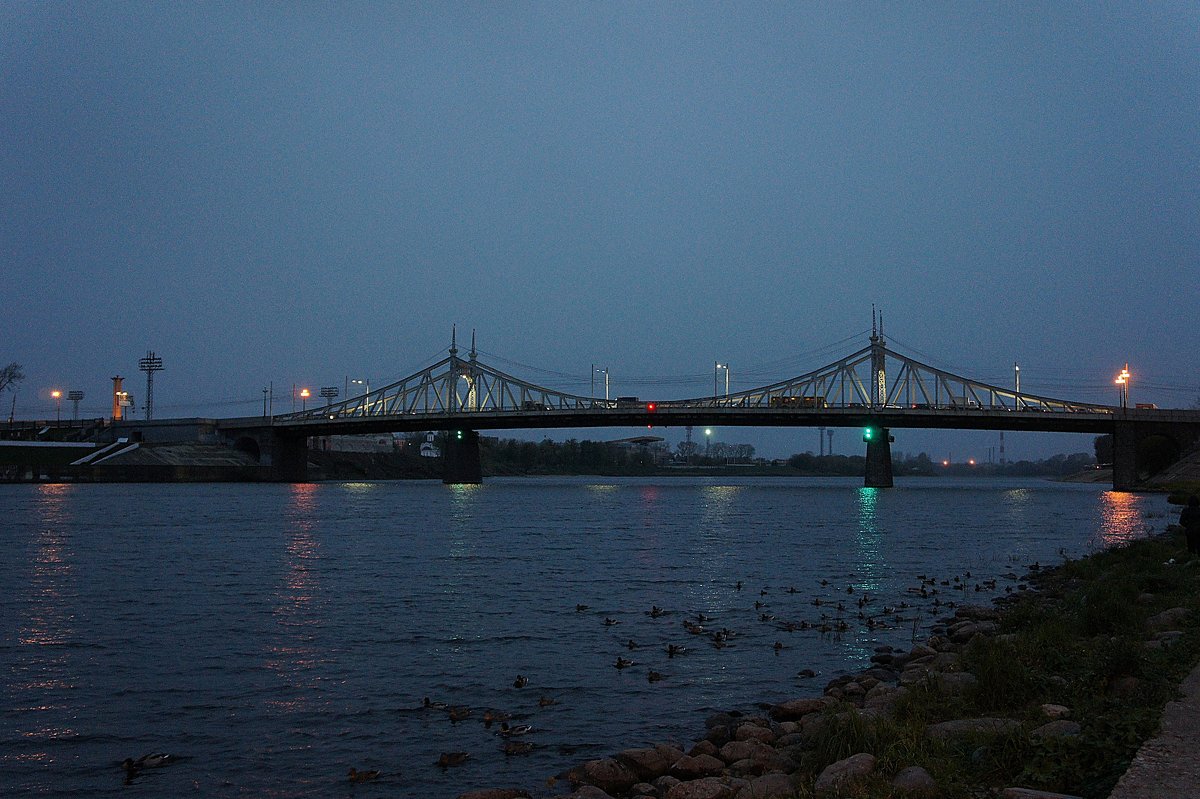 Староволжский мост (Старый мост) — автомобильный и первый постоянный мост через реку Волга в городе - Елена Павлова (Смолова)