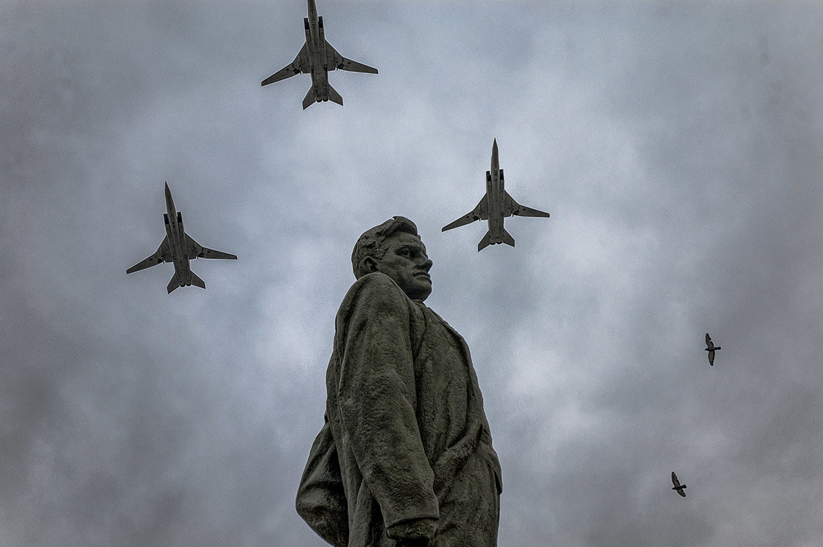 Москва, Триумфальная площадь, репетиция воздушного парада 7 мая 2013 года. - Игорь Олегович Кравченко
