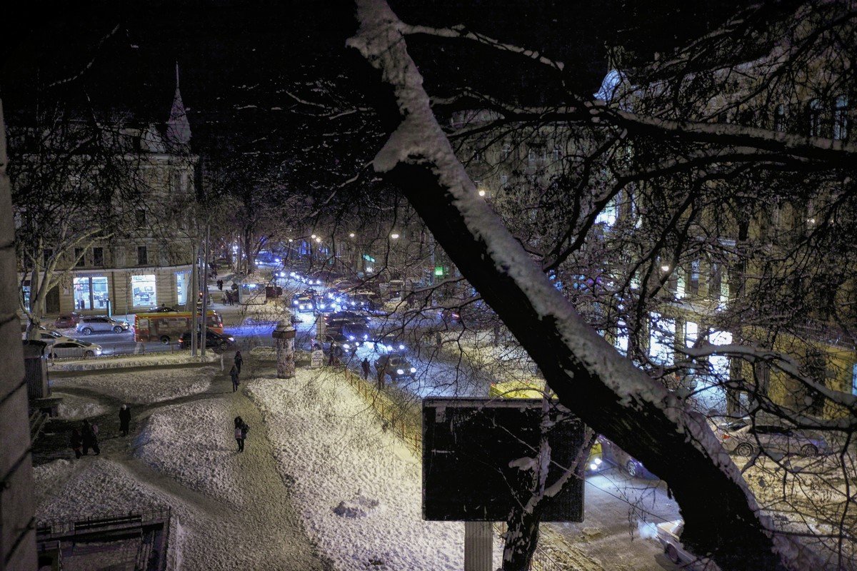 Зимний вечер: взгляд из окна... - Вахтанг Хантадзе