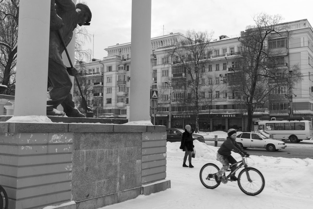 Велосипедист зимой - Валерий Михмель 