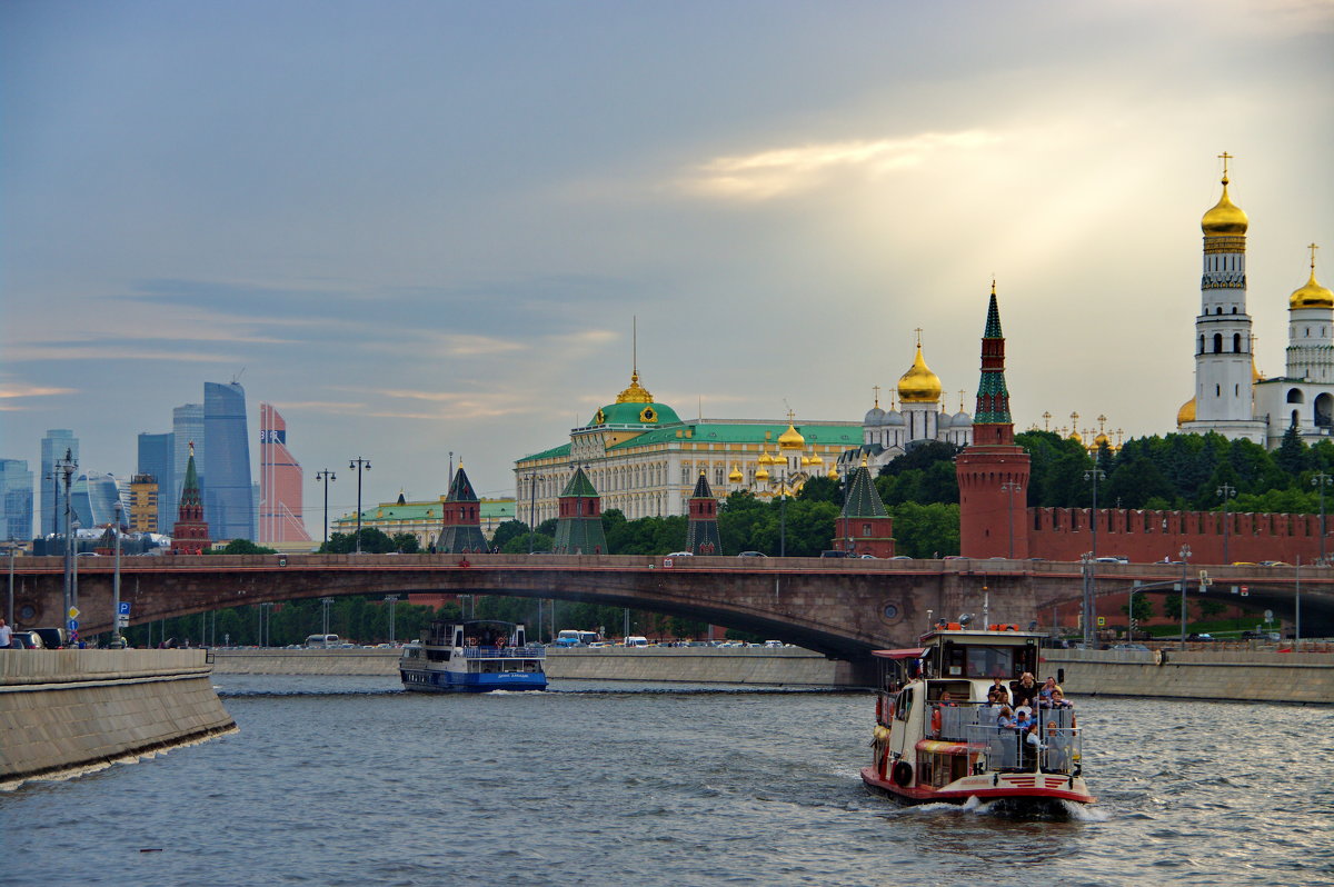 По Москве-реке - Михаил Сипатов